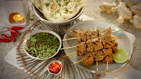  熱風香る羊肉串が織りなす、ジューシーでスパイシーな味覚の冒険！