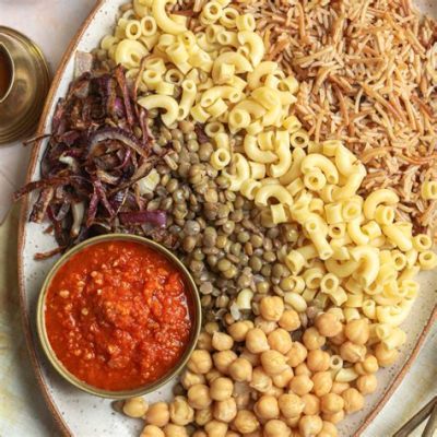  koshari！スパイスの魔法と新鮮な食材のハーモニーを奏でるエジプト・ギザの名物料理！