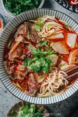  蘭州牛肉麺: 香ばしい牛の旨みと、つるつるの麺が織りなす絶品の一杯！